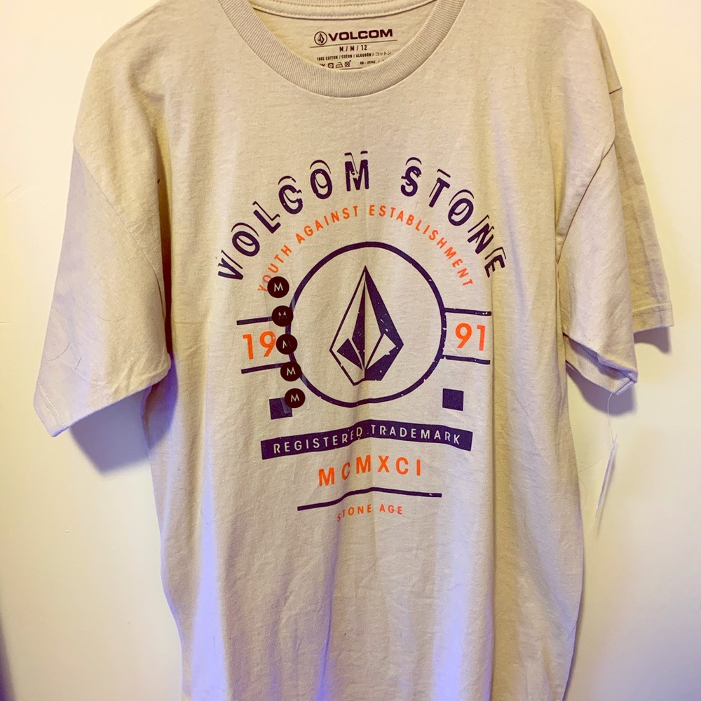 men’s medium volcom shirt never worn